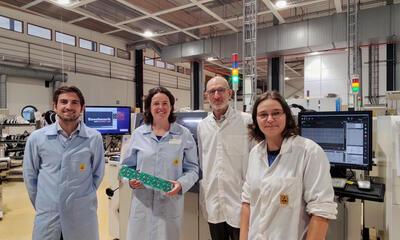 Tom Vermeersch (VOKA), Eva Ryde (N-VA), Luc Page (CEO) en Evelyne Wyckaert (smd-repair)