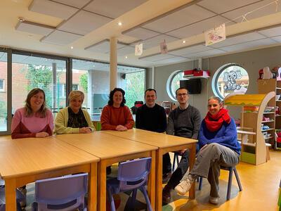 Foto expeditie zorg - Eva Ryde ontmoette burgemeester Koen Meersseman, schepen Thijs D’Alleine, vertegenwoordigers kinderopvang en VVSG